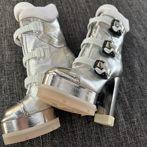 Casadei Authentic Silver boots - Picture 1 of 7